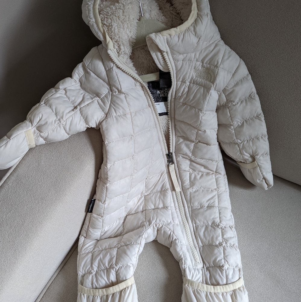 North Face 3-6m thermoball bunting white